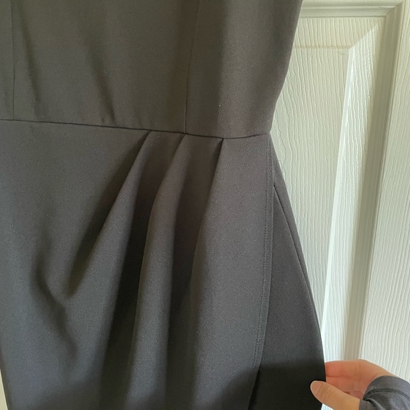 Incredibly flattering little black dress. - Picture 2 of 4